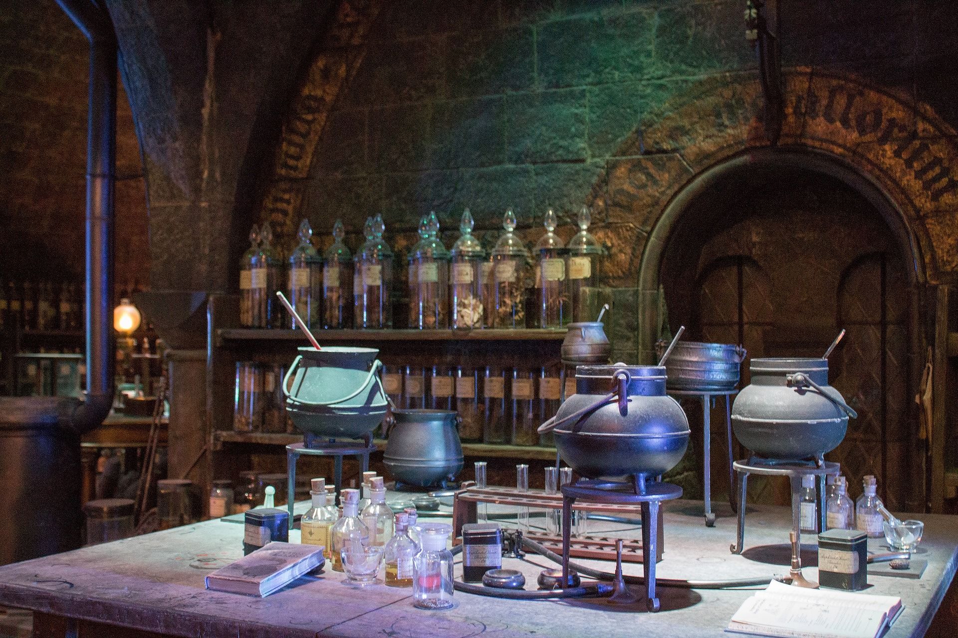 Slug & Jiggers apothecary Harry Potter potions lab